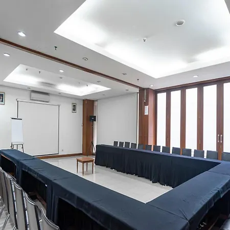 Reddoorz Plus At Blue Pacific Blok M-2